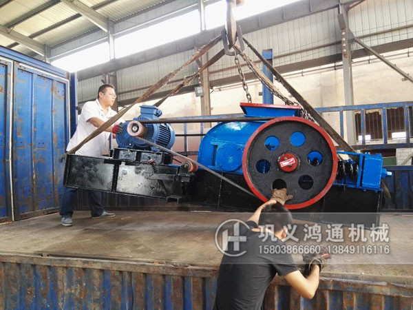对辊破碎机发货现场
