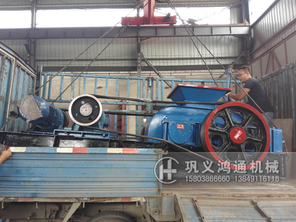 对辊破碎机发货现场