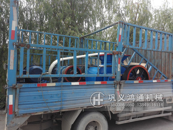 对辊破碎机发货图片