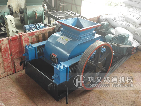 小型双齿辊破碎机发往江苏盐城