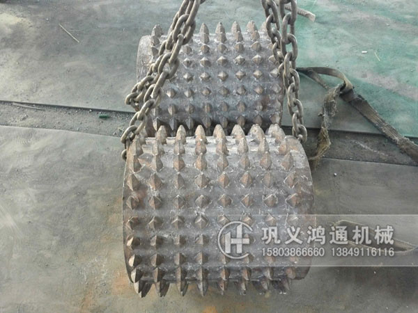 双齿辊破碎机配件发往辽宁锦州