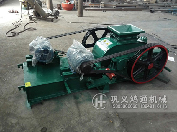 对辊破碎机发往安徽铜陵,粉碎化肥