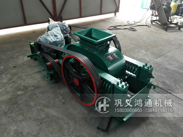 对辊破碎机发往安徽铜陵,粉碎化肥