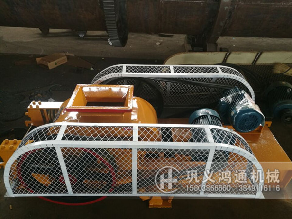 200×450对辊破碎机发往贵州_破碎石英砂