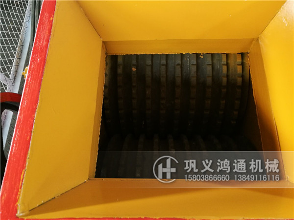 双齿辊破碎机发往河北承德_破碎建筑垃圾