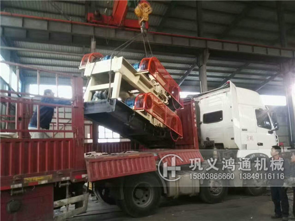 广西百色石英砂组合式对辊破碎机发货