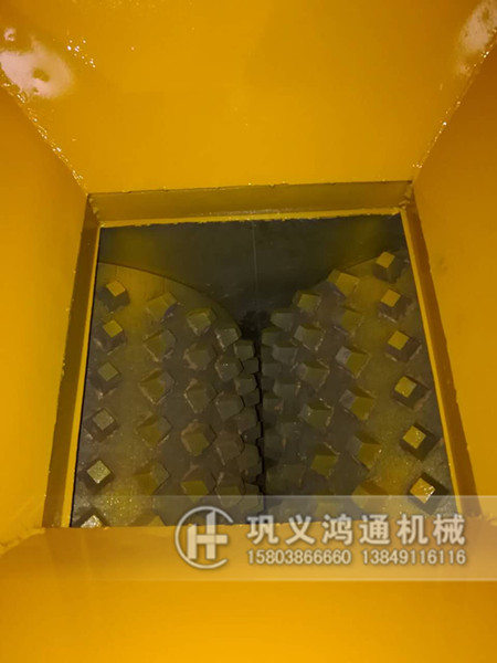 定制双齿辊破碎机顺利发往重庆